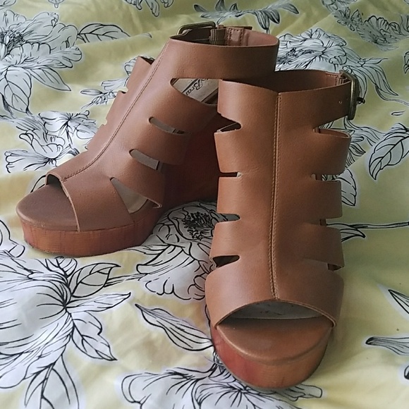 Lucky Brand Cognac Wedge - Picture 1 of 3
